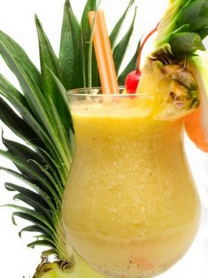 arde grasimile cu un cocktail din ceai verde si ananas