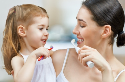 Alimente care protejeaza si albesc dintii